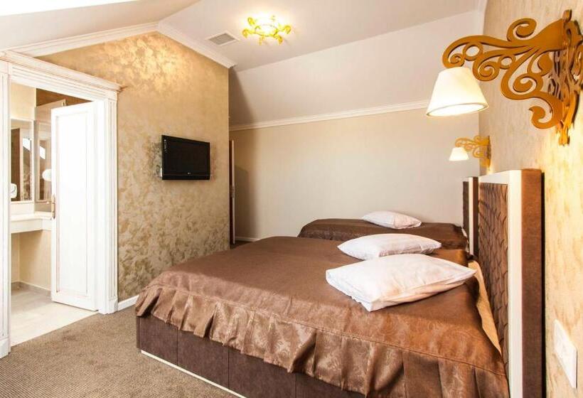 בית מלון כפרי Camelot Resort