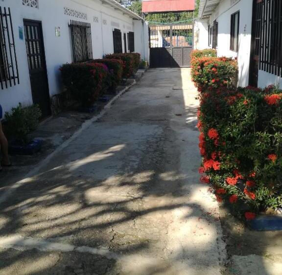 هتل Centro Vacacional Los Pijaos