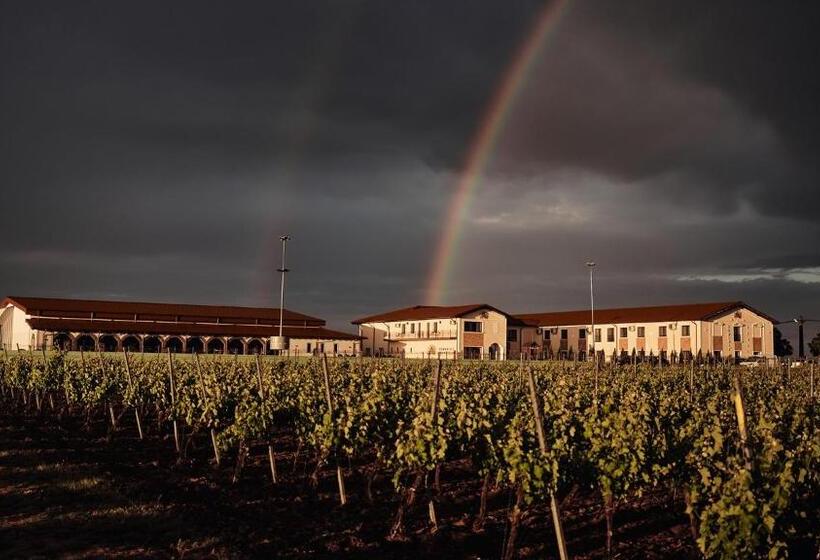 هتل Domeniile Panciu Winery & Resort