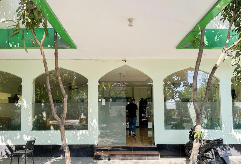 هتل Global Inn Syariah Mitra Reddoorz Near Juanda T1 Airport