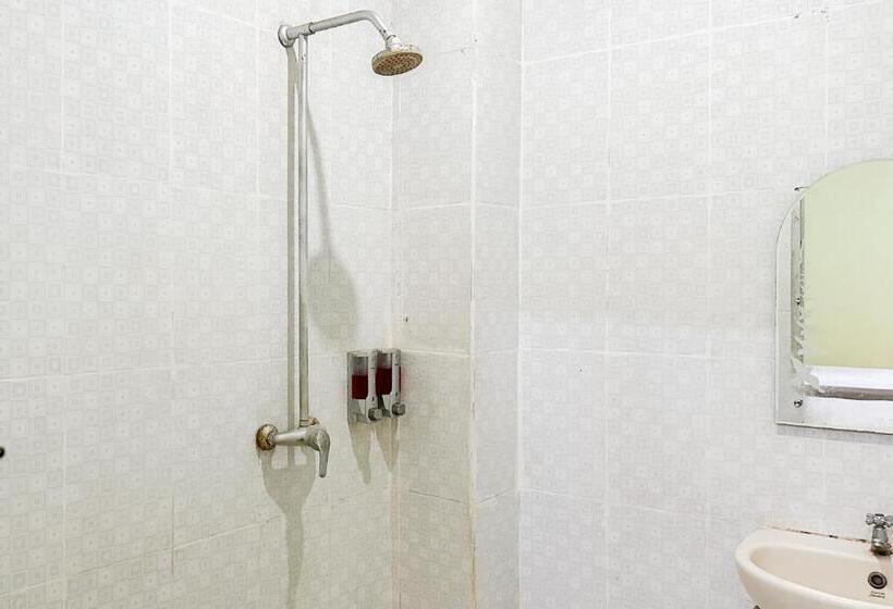 هتل Global Inn Syariah Mitra Reddoorz Near Juanda T1 Airport