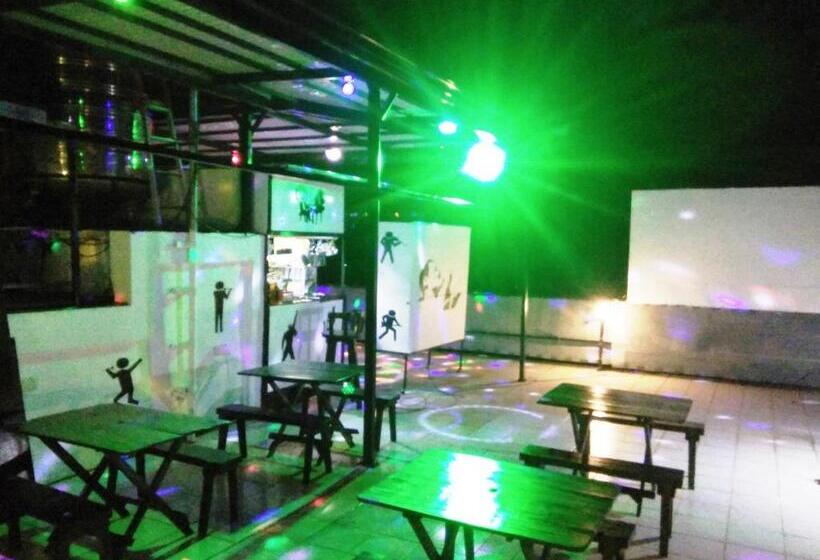 هتل Reddoorz @ Western Highway Lodge