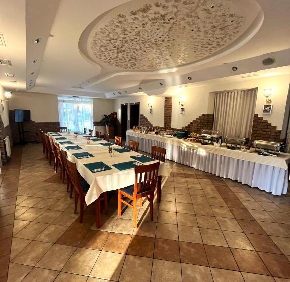 膳宿费 Raketa Residence, Restaurant &