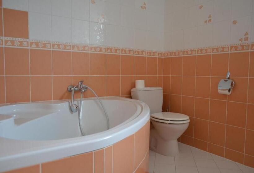 膳宿费 Raketa Residence, Restaurant &