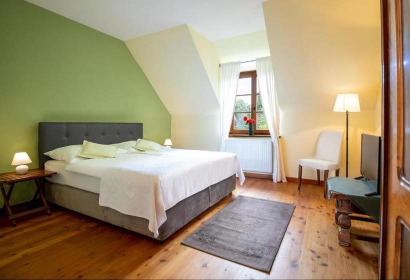 ユースホステル Schlossgasthof & Hotel Rosenburg