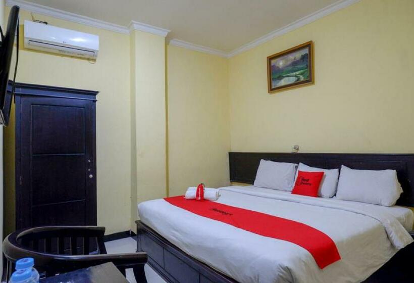 هتل Reddoorz Near Citraland Waterpark Kendari