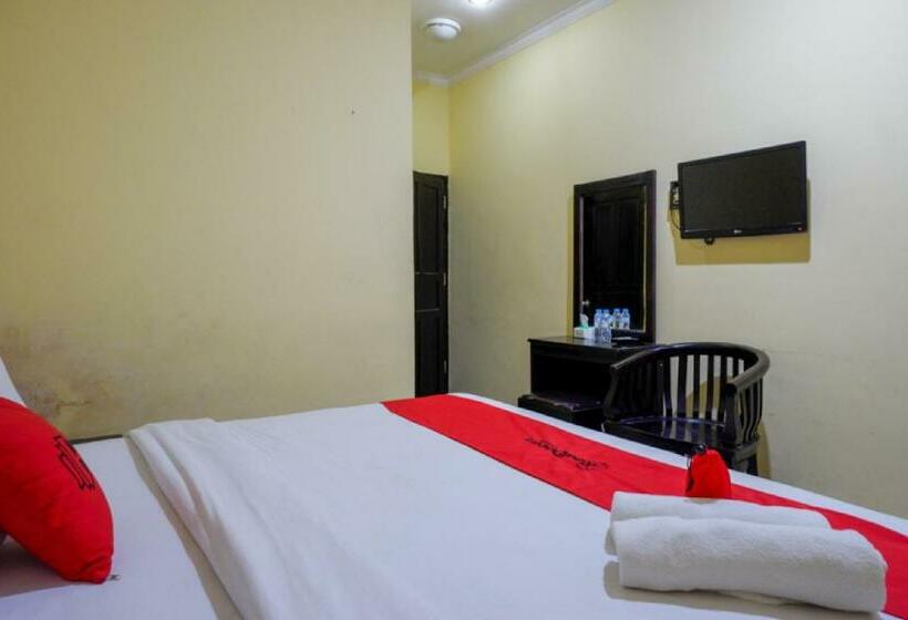 هتل Reddoorz Near Citraland Waterpark Kendari