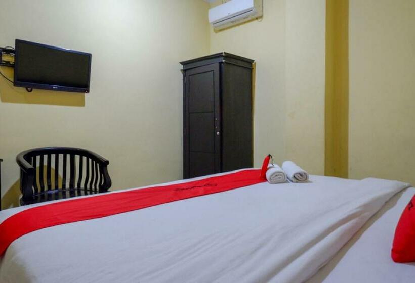هتل Reddoorz Near Citraland Waterpark Kendari