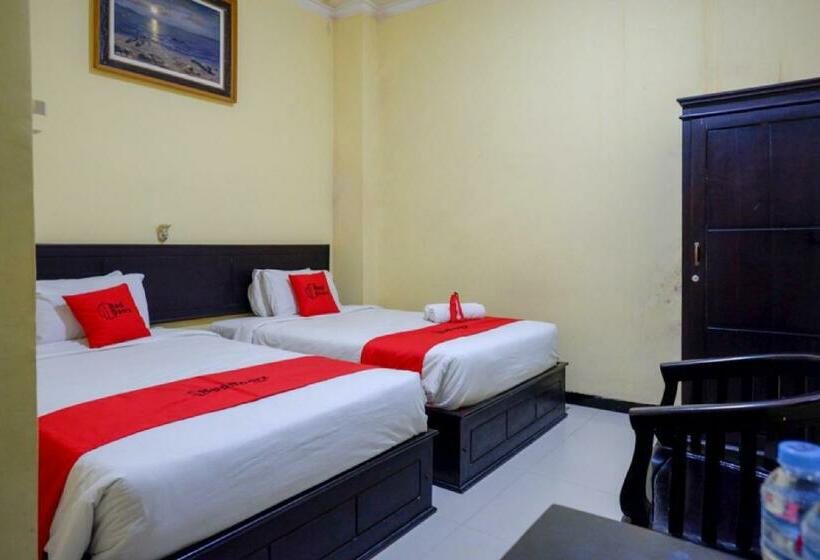 هتل Reddoorz Near Citraland Waterpark Kendari