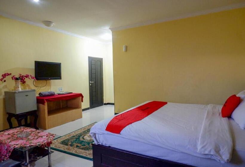 هتل Reddoorz Near Citraland Waterpark Kendari