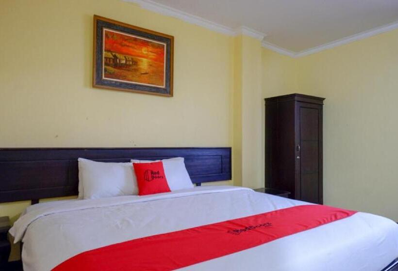 هتل Reddoorz Near Citraland Waterpark Kendari