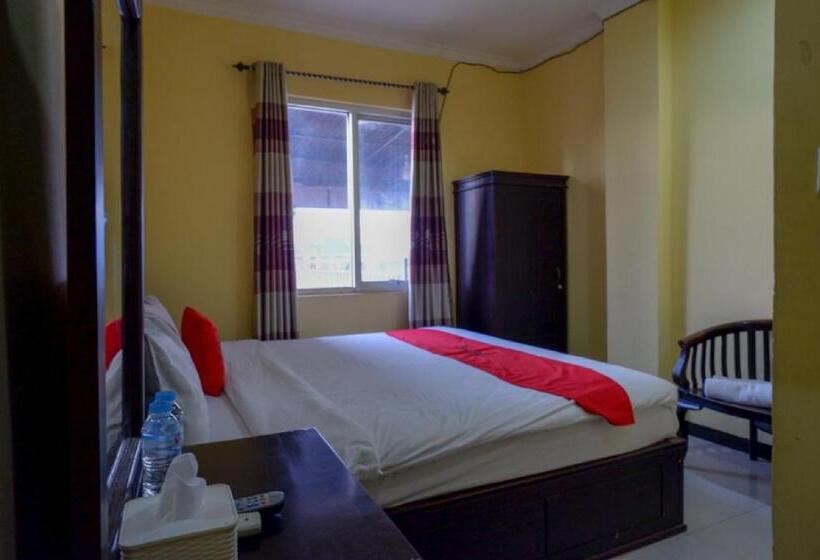 هتل Reddoorz Near Citraland Waterpark Kendari