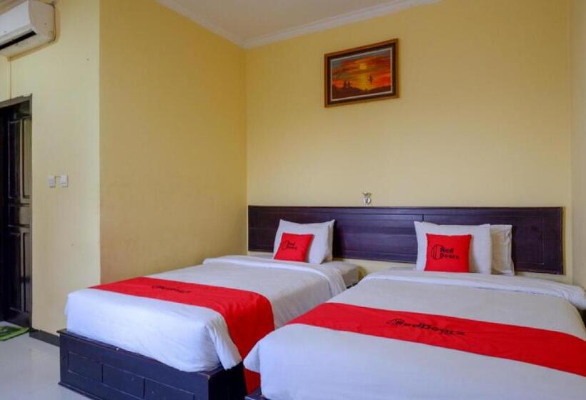 هتل Reddoorz Near Citraland Waterpark Kendari