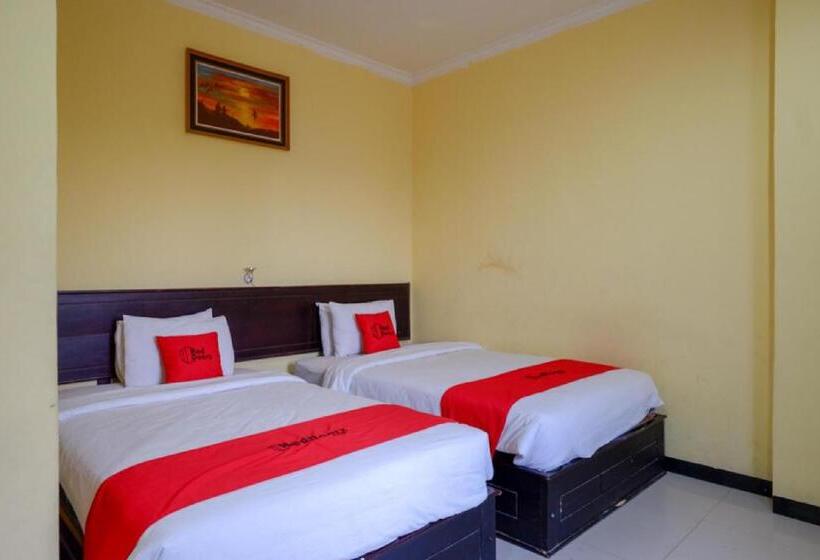 هتل Reddoorz Near Citraland Waterpark Kendari