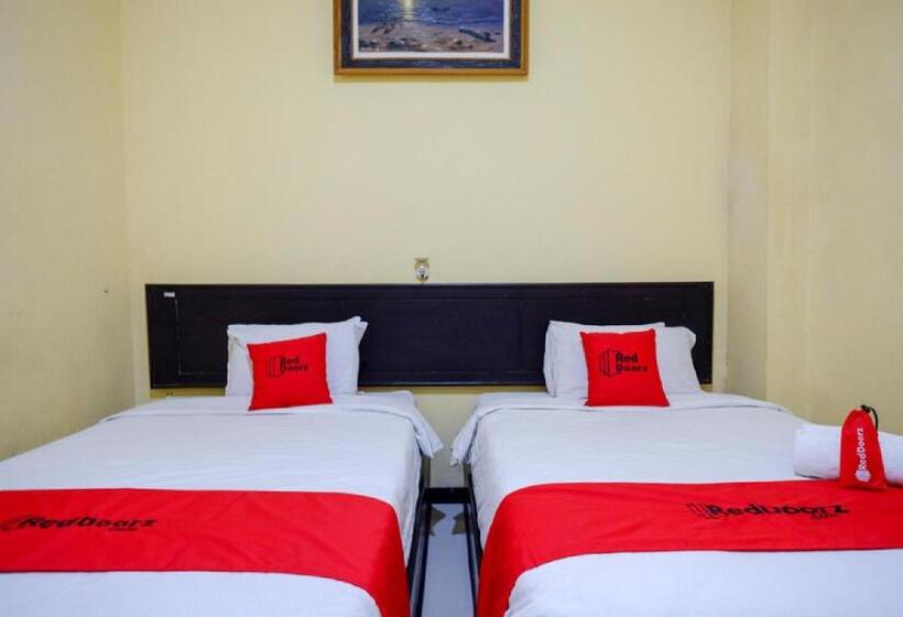 هتل Reddoorz Near Citraland Waterpark Kendari