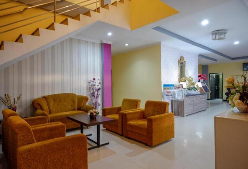هتل Reddoorz Near Citraland Waterpark Kendari