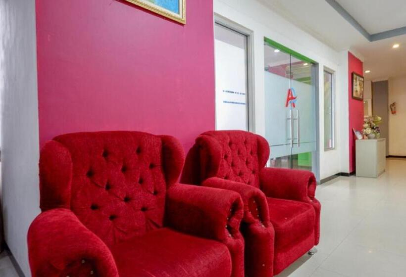 هتل Reddoorz Near Citraland Waterpark Kendari