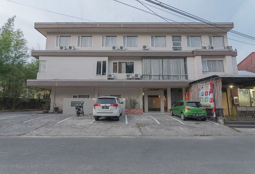 호텔 Reddoorz Plus Near Sepinggan Airport 3 Balikpapan