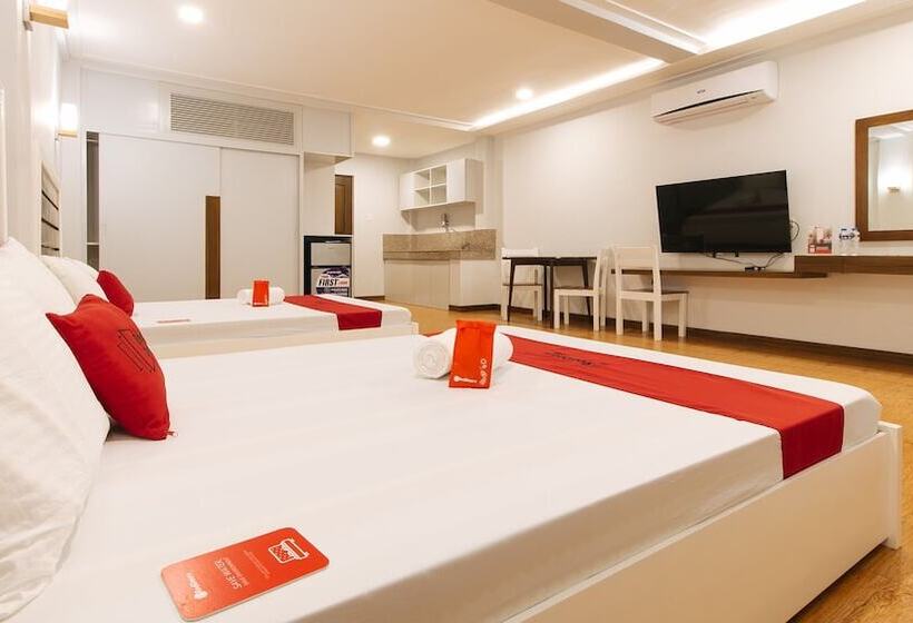 Отель Reddoorz Premium @ Trece Indang Road
