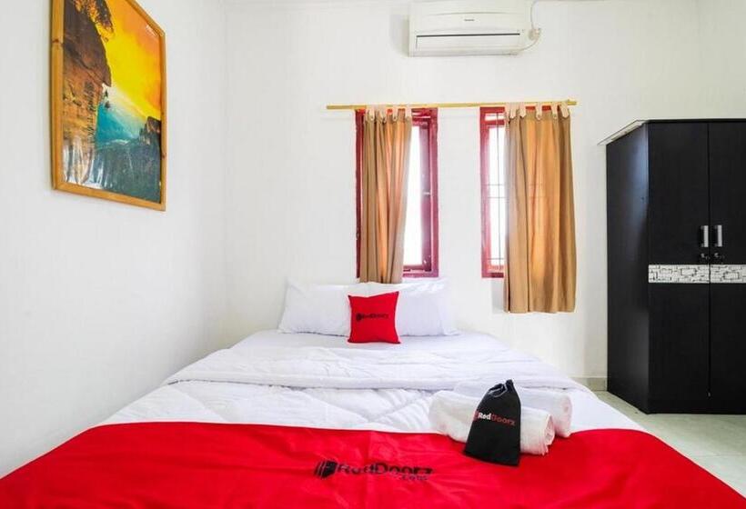 Пансион Reddoorz Near Universitas Pamulang