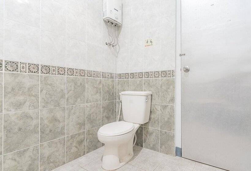 פנסיון Reddoorz @ Pemuda Street Cirebon