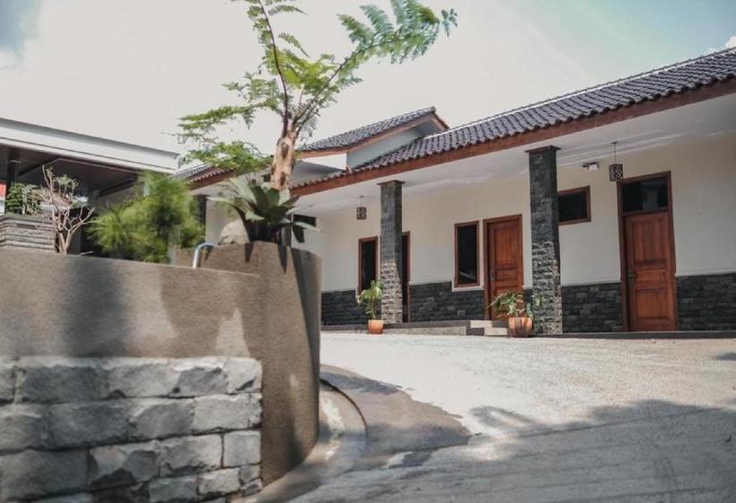 بنسيون Reddoorz Plus @ Jalan Dr. Cipto Mangunkusumo Lampung
