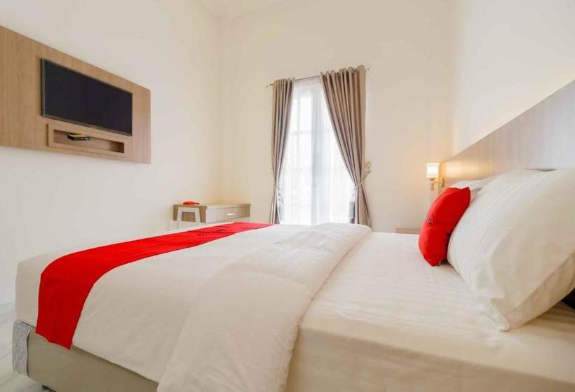 Пансион Reddoorz Plus Syariah @ Jalan Dr Sutomo Padang