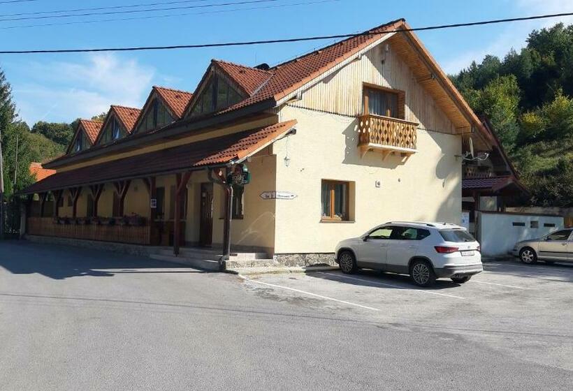 فندق Penzión Pri Studničke Omastiná