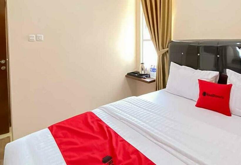Отель Reddoorz Plus At Permata Gueshouse Lampung