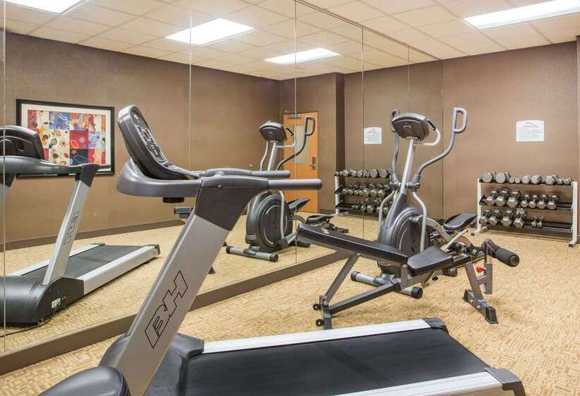 בית מלון כפרי Baymont By Wyndham Savannah South