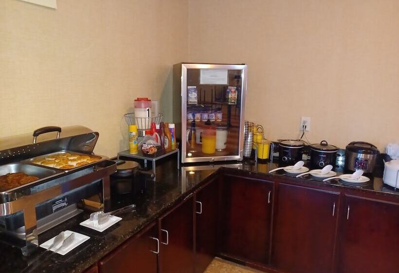 هتل Days Inn By Wyndham Semmes Mobile