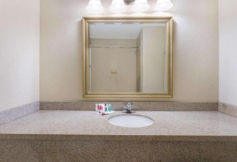 هتل Days Inn By Wyndham Semmes Mobile