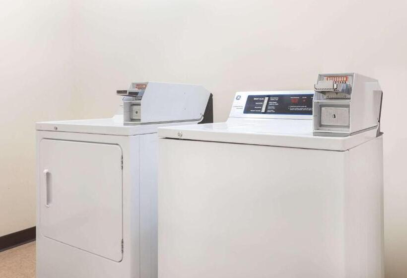 هتل Days Inn By Wyndham Semmes Mobile