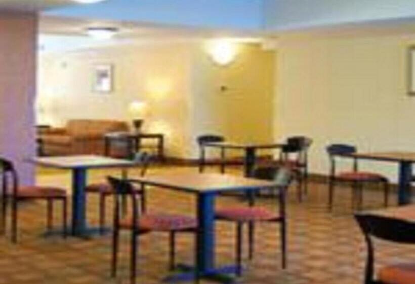 هتل Days Inn By Wyndham Semmes Mobile