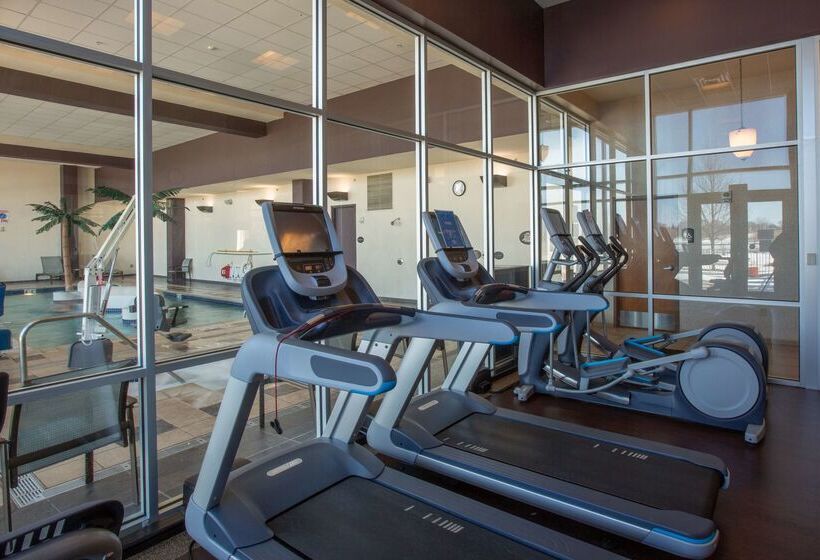 Отель Doubletree By Hilton Bay City Riverfront