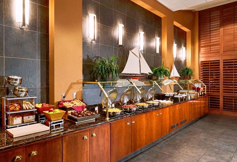 فندق Doubletree By Hilton Bay City Riverfront