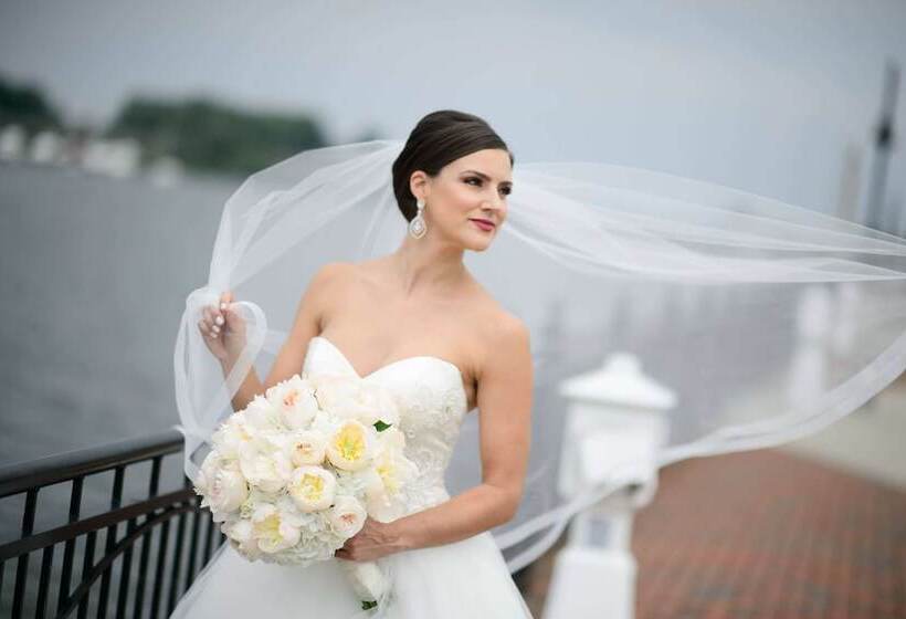 فندق Doubletree By Hilton Bay City Riverfront