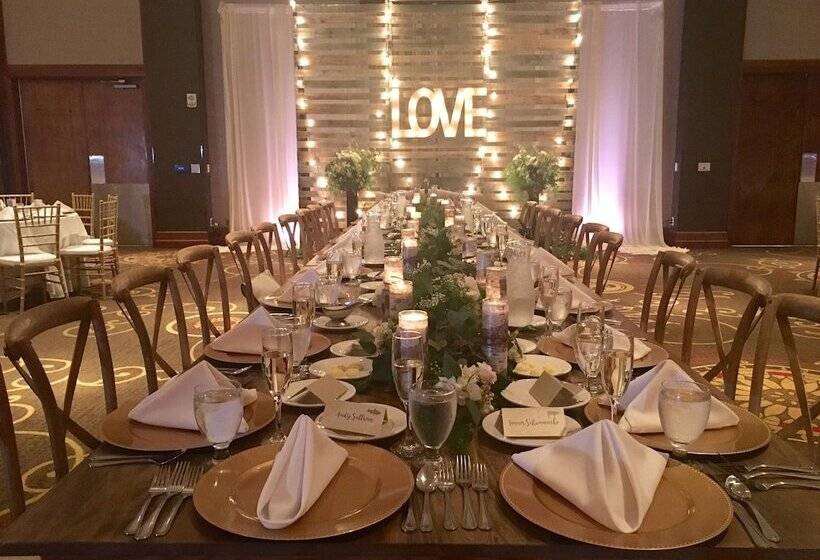 فندق Doubletree By Hilton Bay City Riverfront