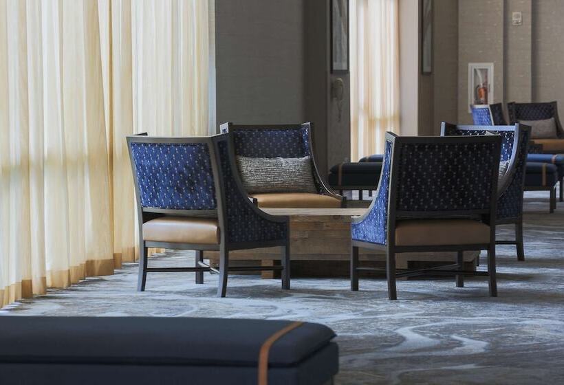 فندق Doubletree By Hilton Bay City Riverfront