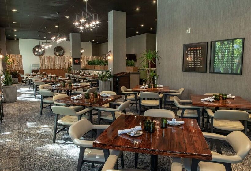 فندق Zessa Orange County Airport, A Doubletree By Hilton