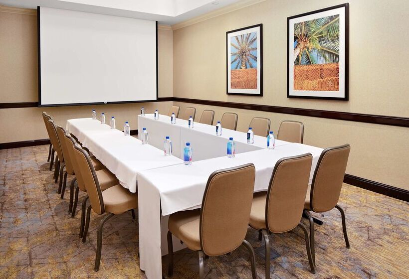هتل Zessa Orange County Airport, A Doubletree By Hilton