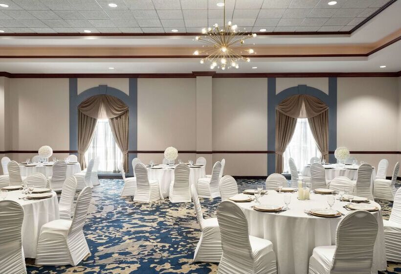 בית מלון כפרי Embassy Suites By Hilton Cleveland Rockside
