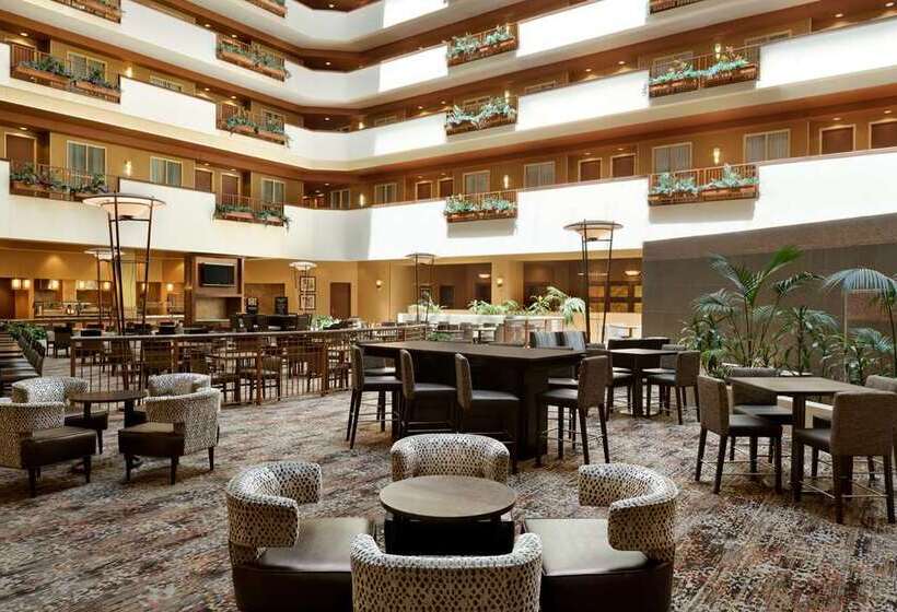 هتل Embassy Suites By Hilton E Peoria Riverfront Conf Center