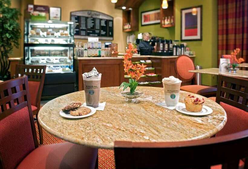 هتل Embassy Suites By Hilton E Peoria Riverfront Conf Center