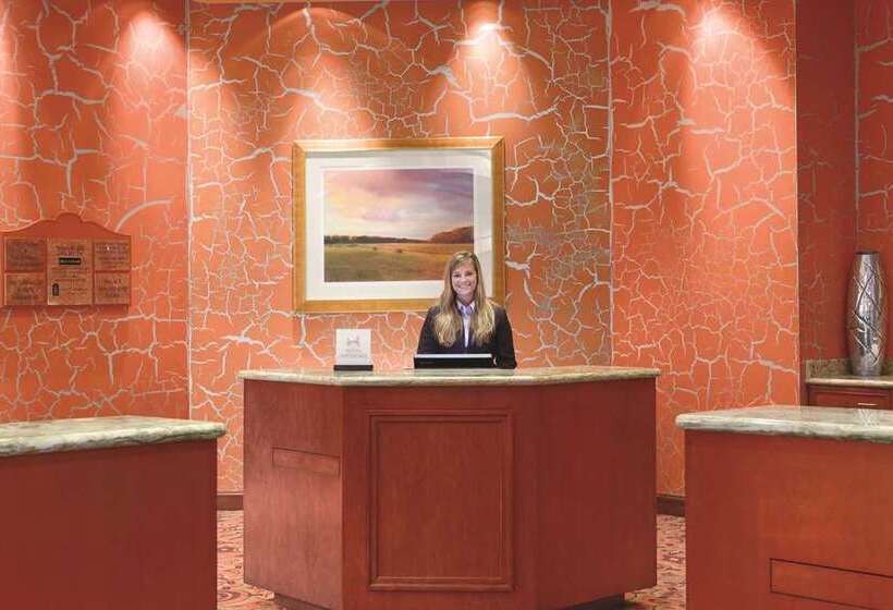 هتل Embassy Suites By Hilton E Peoria Riverfront Conf Center