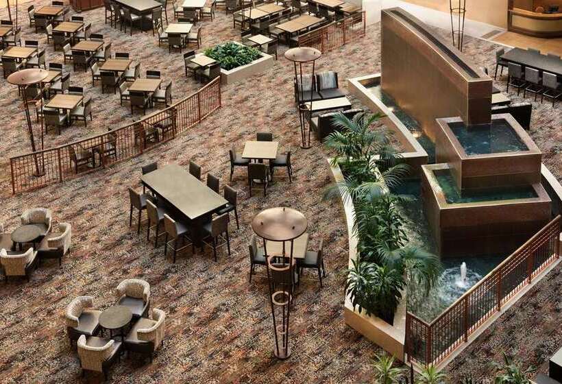 هتل Embassy Suites By Hilton E Peoria Riverfront Conf Center