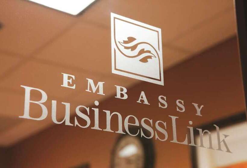 هتل Embassy Suites By Hilton E Peoria Riverfront Conf Center
