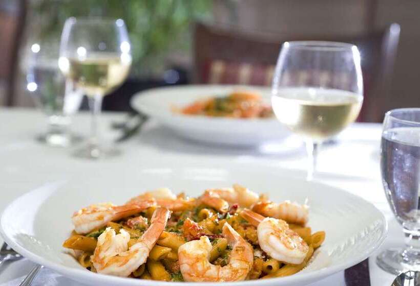 فندق Embassy Suites By Hilton Fort Myers Estero