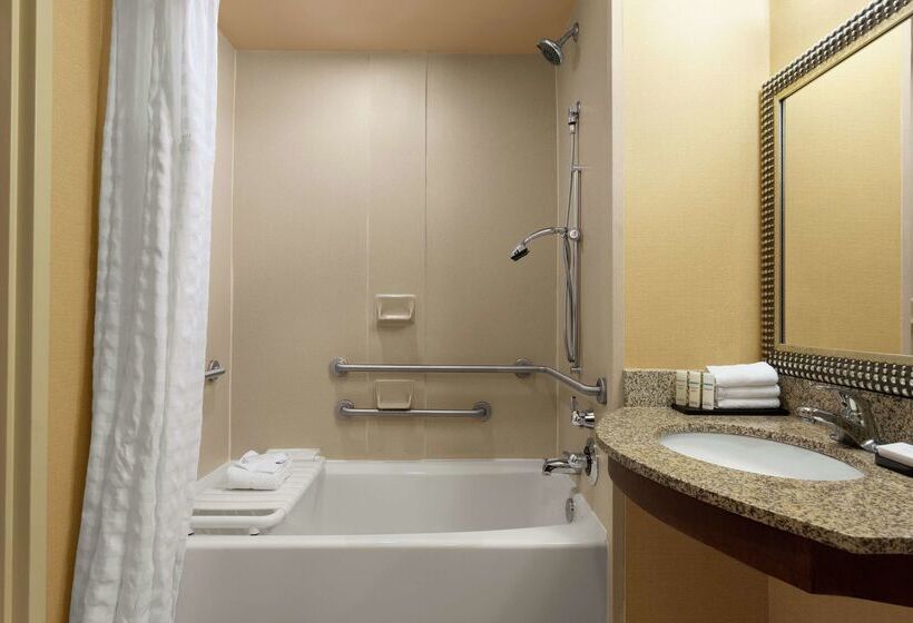 هتل Embassy Suites By Hilton Huntsville