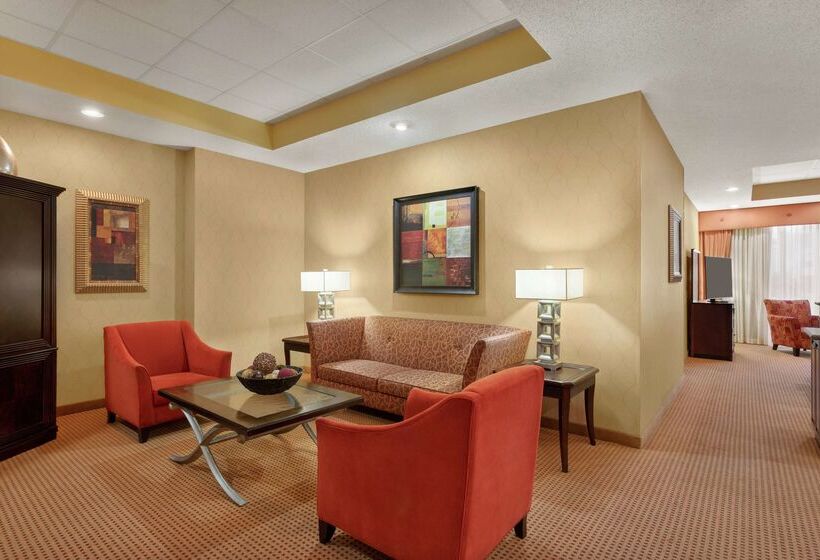 هتل Embassy Suites By Hilton Huntsville  And Spa